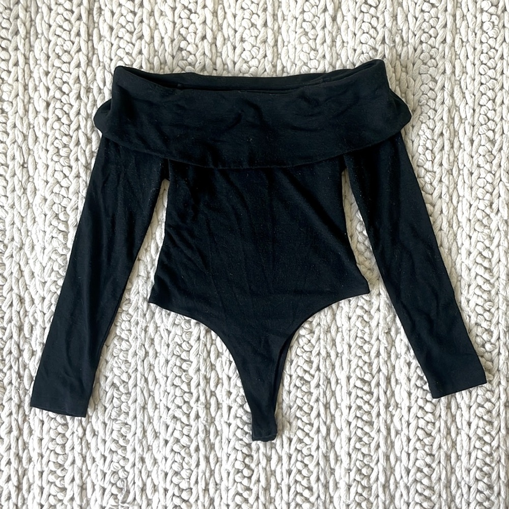 TOBI Off the Shoulder Long Sleeve Bodysuit in Black - Size: XS